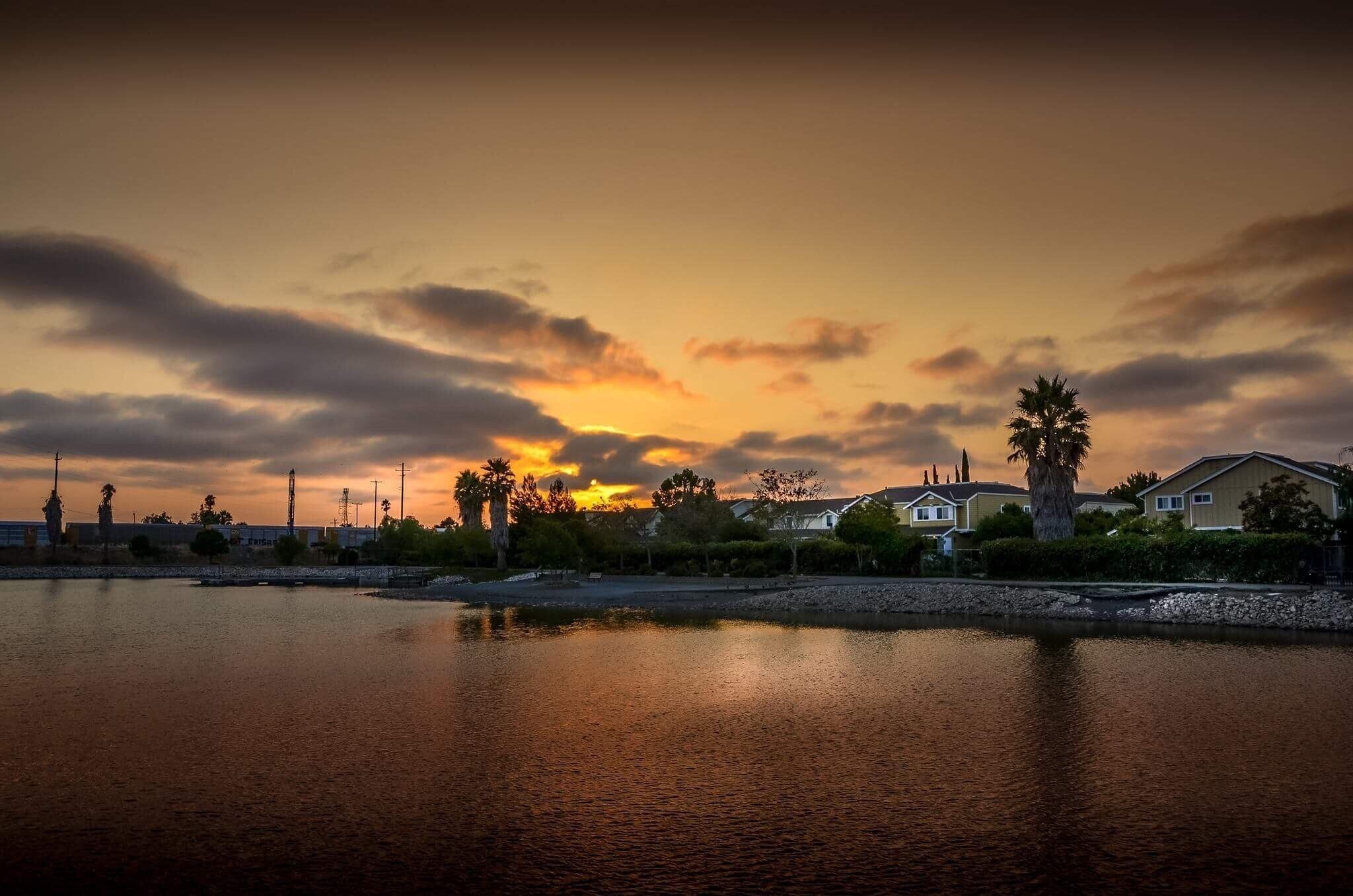 A small park perfect for jogging around the lake. It's hidden as there is only one entry between two townhouses. The sunset is perfect from here.