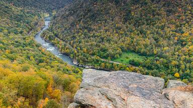 The Sandstone Cliffs of Diamond Point Above The New River Gorge With Fall Foliage, New River Gorge National Park, West Virginia, USA
