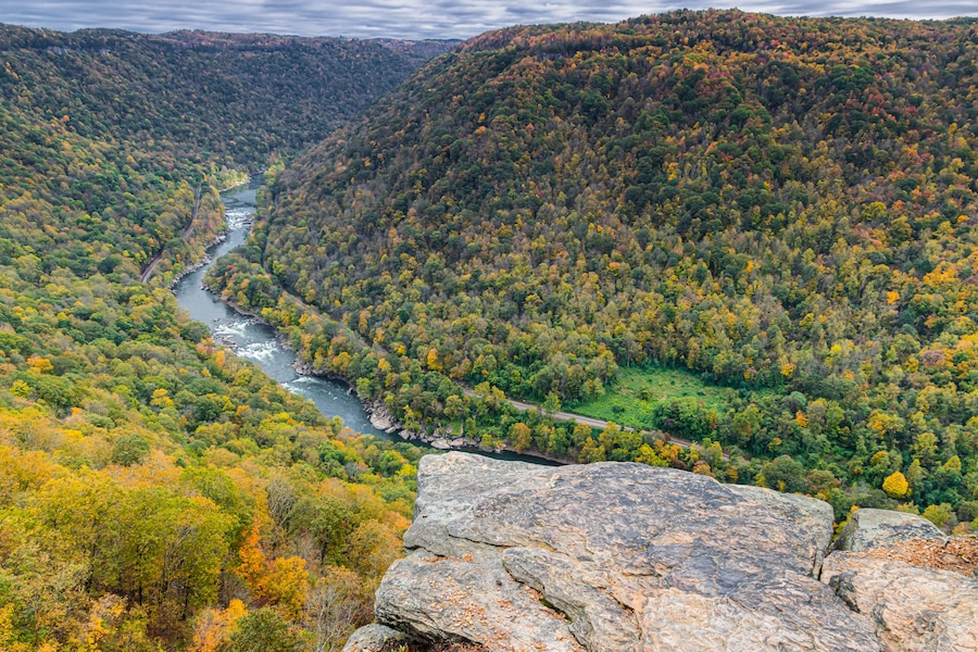 The Sandstone Cliffs of Diamond Point Above The New River Gorge With Fall Foliage, New River Gorge National Park, West Virginia, USA