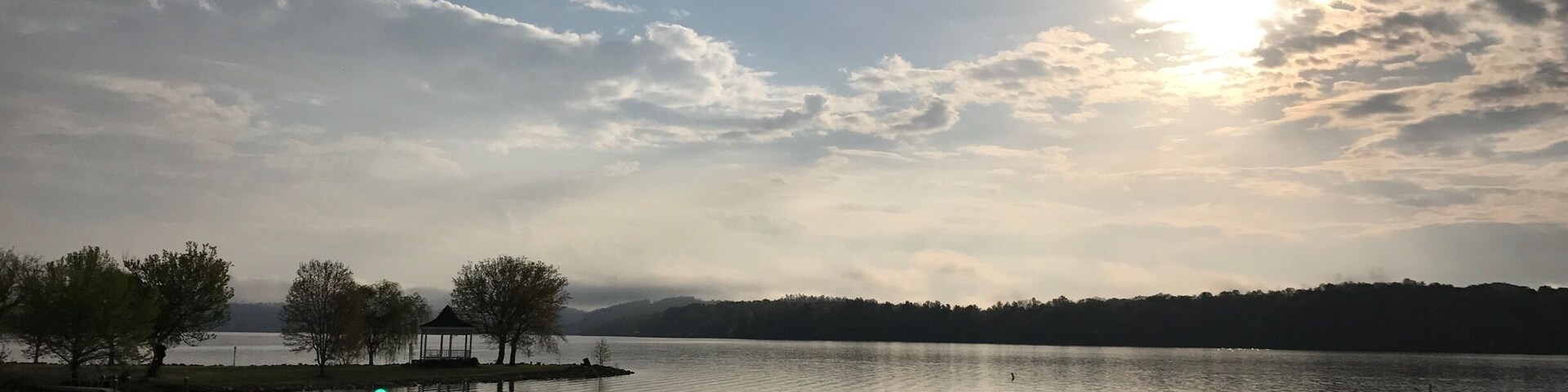 This is a beautiful campsite! Take a quick walk or drive to the lake and check out the breathtaking view! ❤