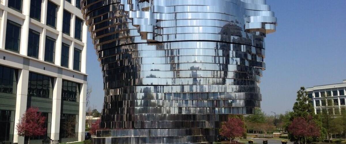 Another view of Metalmorphosis :) normally the water squirts from its mouth and the he'd spins around in layers but the fountain wasn't working today. Still pretty impressive!