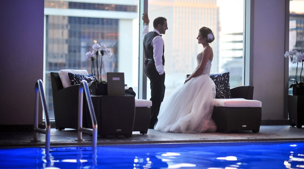 My favorite of our wedding photos taken at the pool in the Ritz-Carlton 💍💕🌊