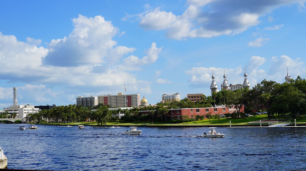 Beautiful Hillsborough River and waterfront building downtown in Tampa, Florida