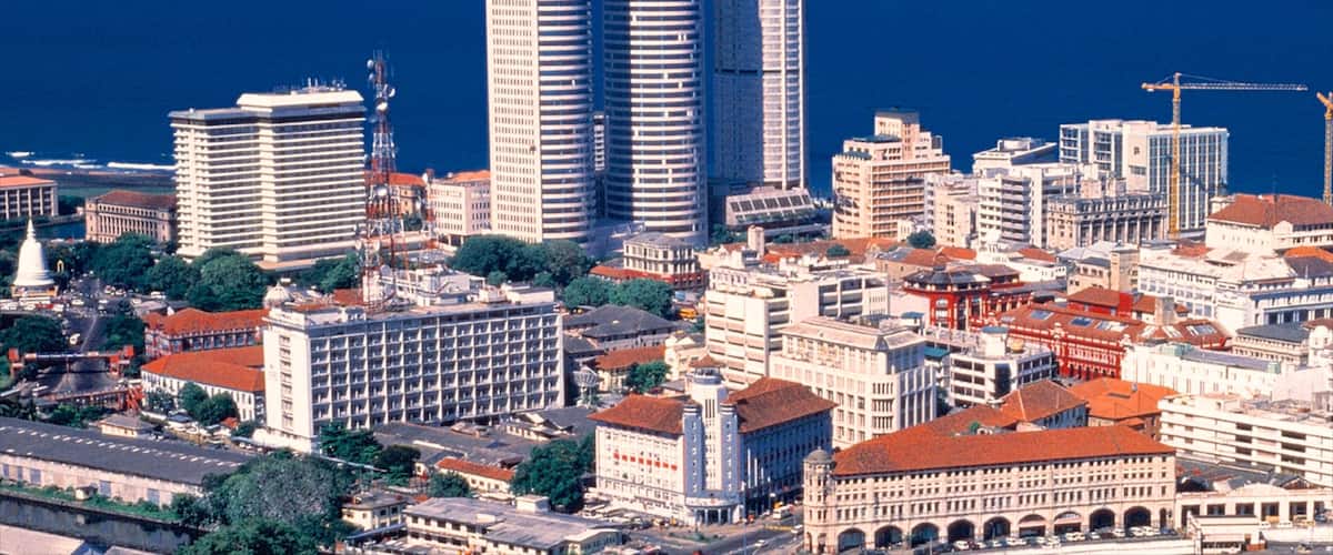 Colombo caratteristiche di vista della costa, città e casa a torre