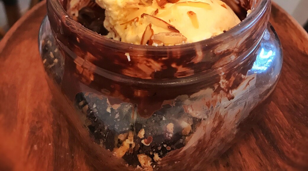 Dark Chocolate Mess was a perfect dessert to indulge in after some good food at Bombay Borough Sri Lanka. A bit pricey but it was fully worth all the money spent. Located at One Galle Face Mall, you should not miss this amazing Modern Eatery and Bar. #troverfoodies #whatshot #newdiscovery #trover #dessert #food