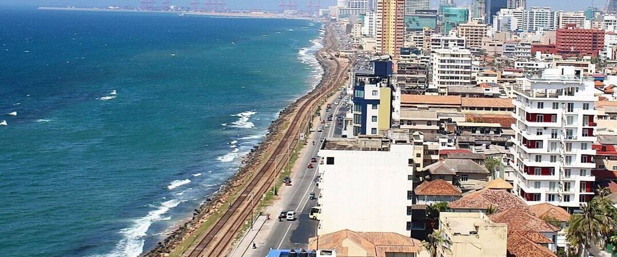 A beautiful stretch of beach along the coast in Colombo, Sri Lanka đ #BeachBound