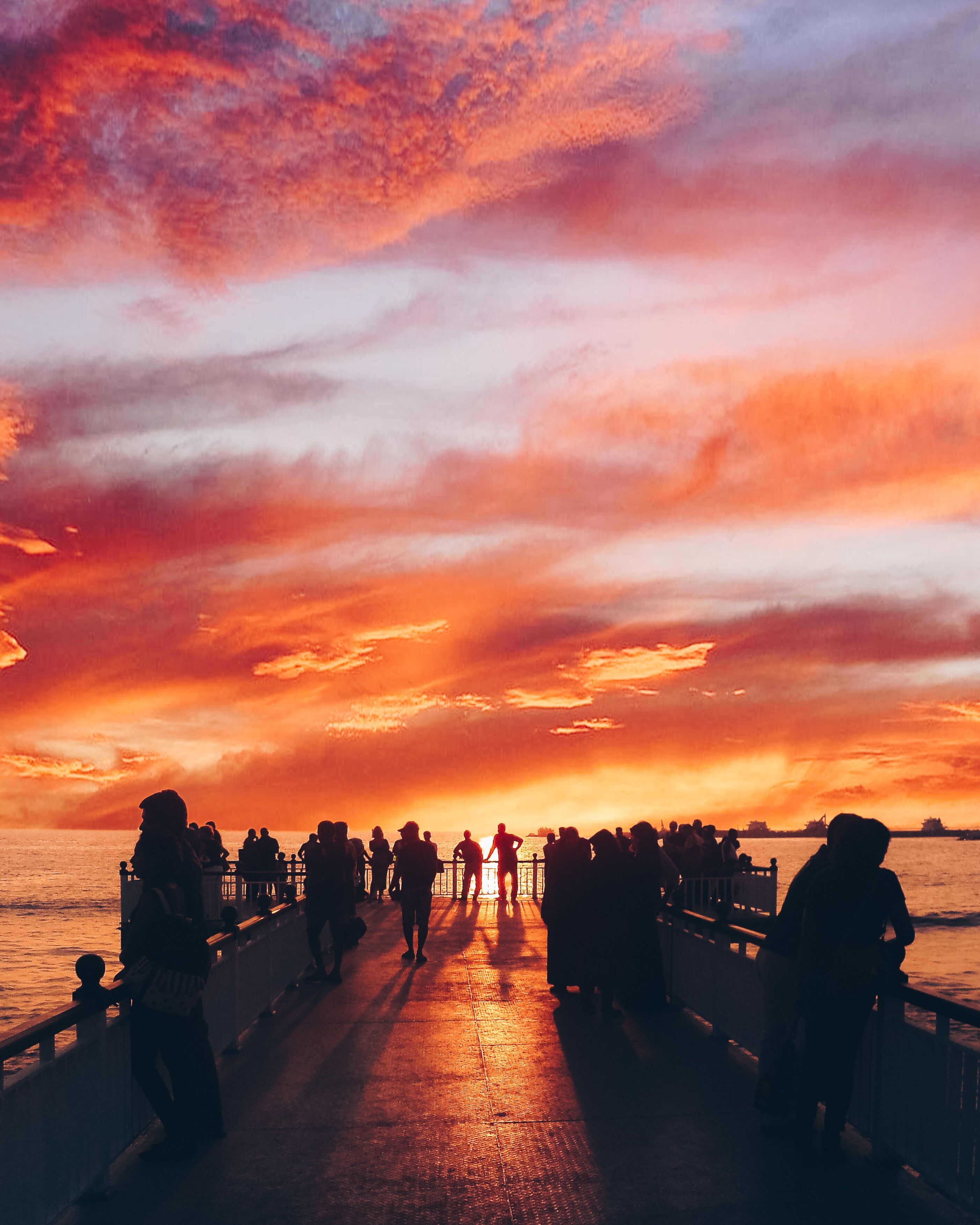 Head over to the Galle Face Green to catch these amazing sunsets. 
#Trover #Sunsets #Travel #Sky