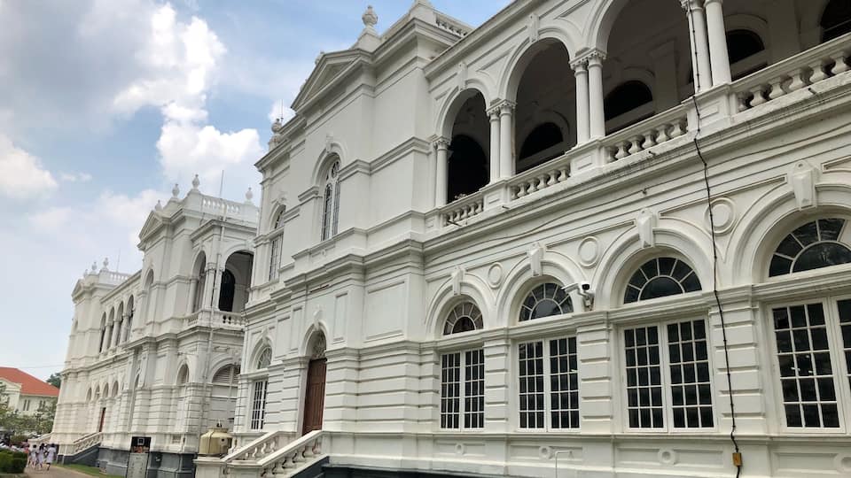 A stunning colonial building. Inside 15 rooms all dedicated to different parts of Sri Lanka’s history.