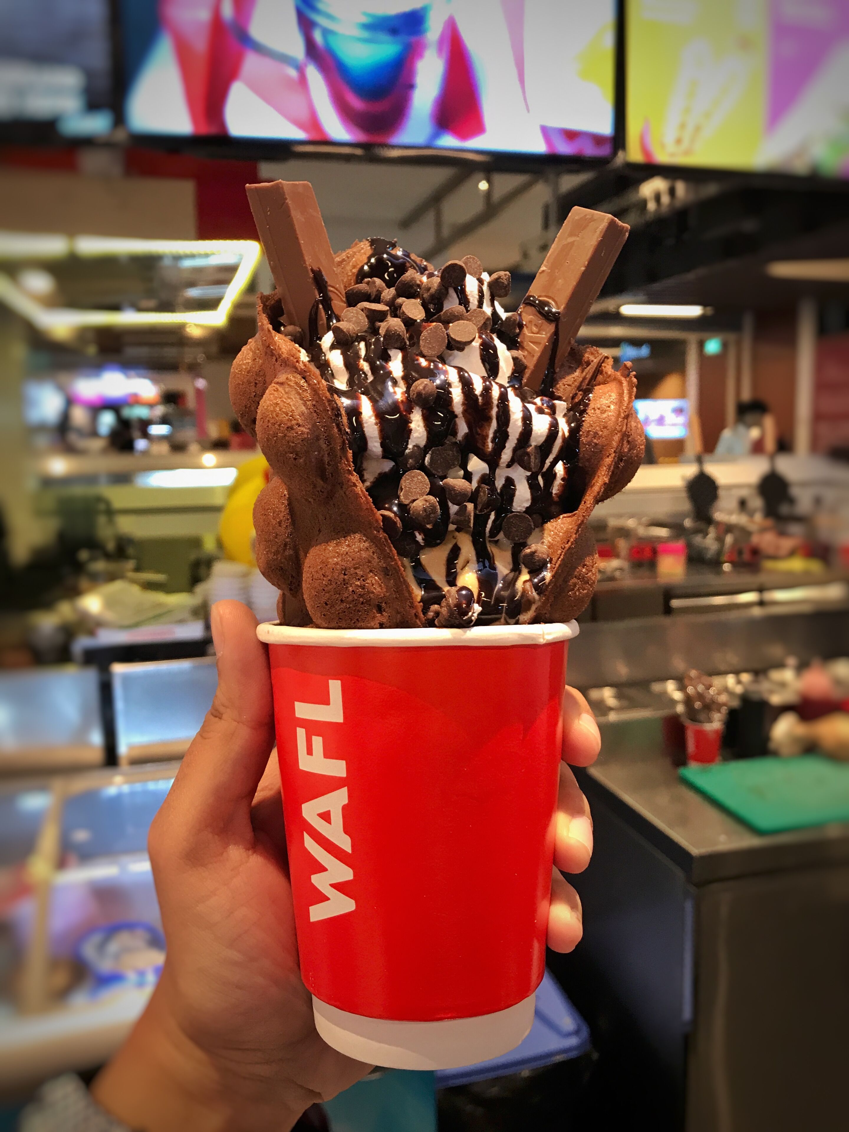 Hong Kong Waffles now available at One Galle Face Mall, WAFL Sri Lanka doing a great job and glad to see more and more foreign brands opening up in the Mall. Located LG at One Galle Face 
In the picture is a Nutella and KitKat   Waffle which was priced at 1180/- LKR 
#trover #whatshot #foodies #troverfoodies #waffles #eeeeats