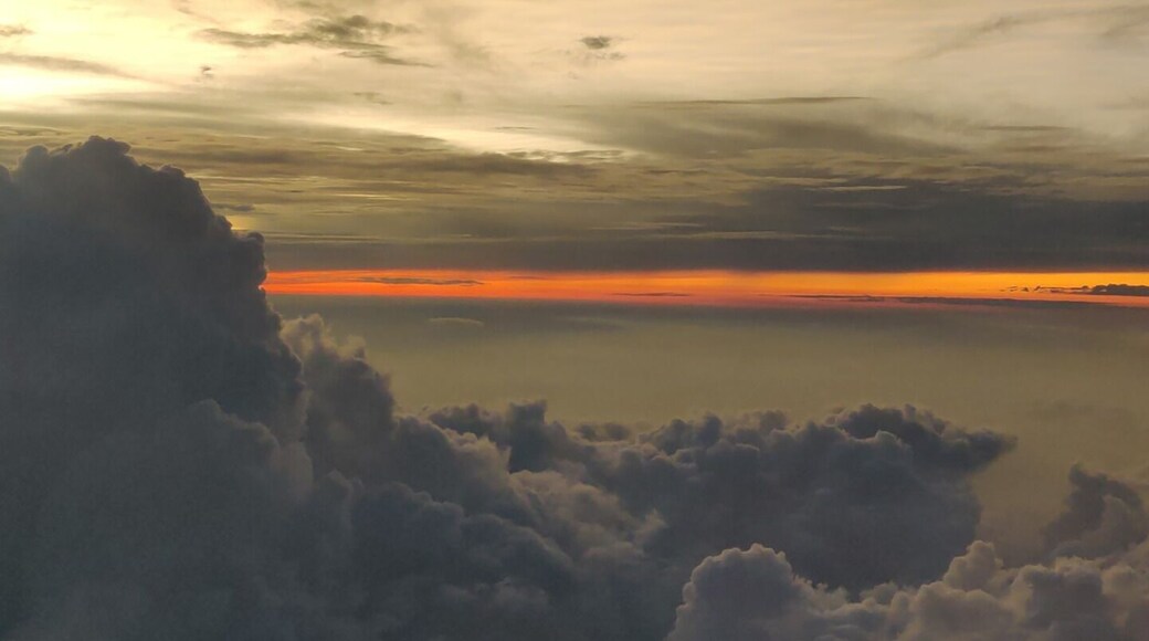 We talk about places all the time, let's take a minute to take in how beautiful this cloudscape is..! #lifeatexpedia