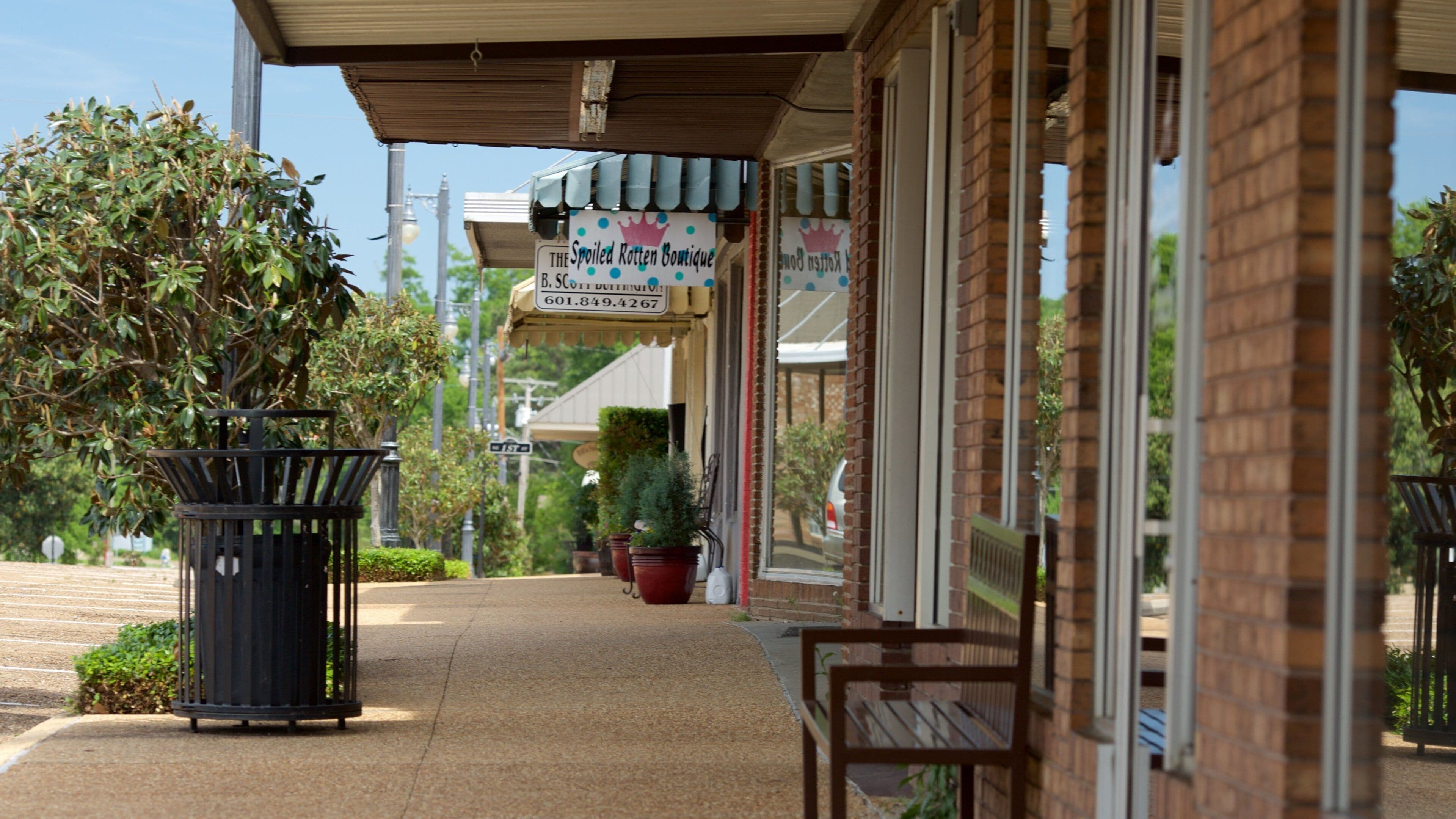 Magee mit einem Kleinstadt oder Dorf