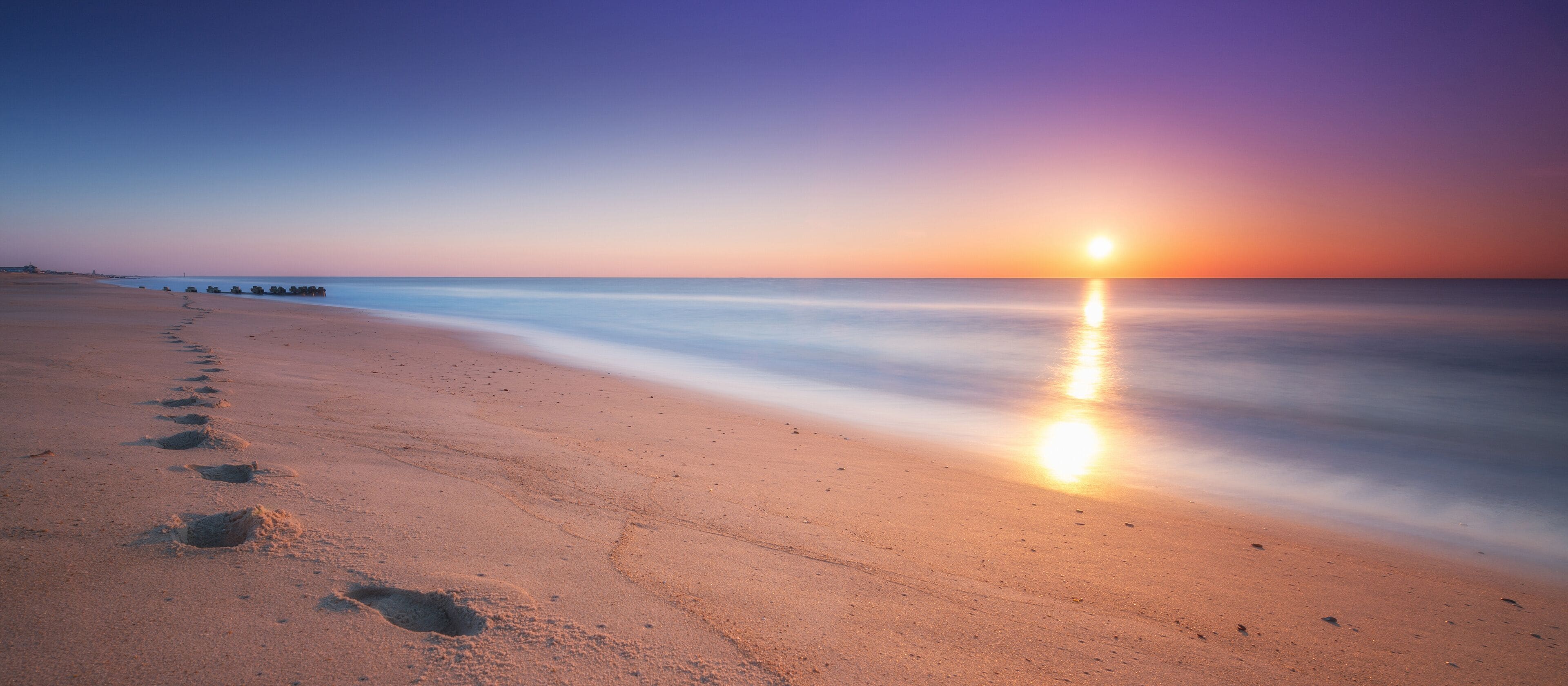Footsteps along the beach 