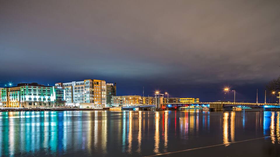 green bay wisconsin city skyline at night