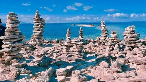 Tinalisayan Island is very calming - a row of palm trees, cool ocean breeze, rock formation, fine white beach and crystal clear waters! The surroundings is so relaxing the air, the trees the entire island is very peaceful ideal for nature lover or loves the beach and island hopping. Plus this destination is isolated therefore you wont worry a crowd or noise. Its also clean and untouched. Even though there are no water supply, the island beauty is enough.
#beachtips
#BVSBlue
#islandgirl