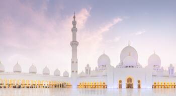 Sheikh Zayed Grand Mosque during sunset, Abu-Dhabi, UAE