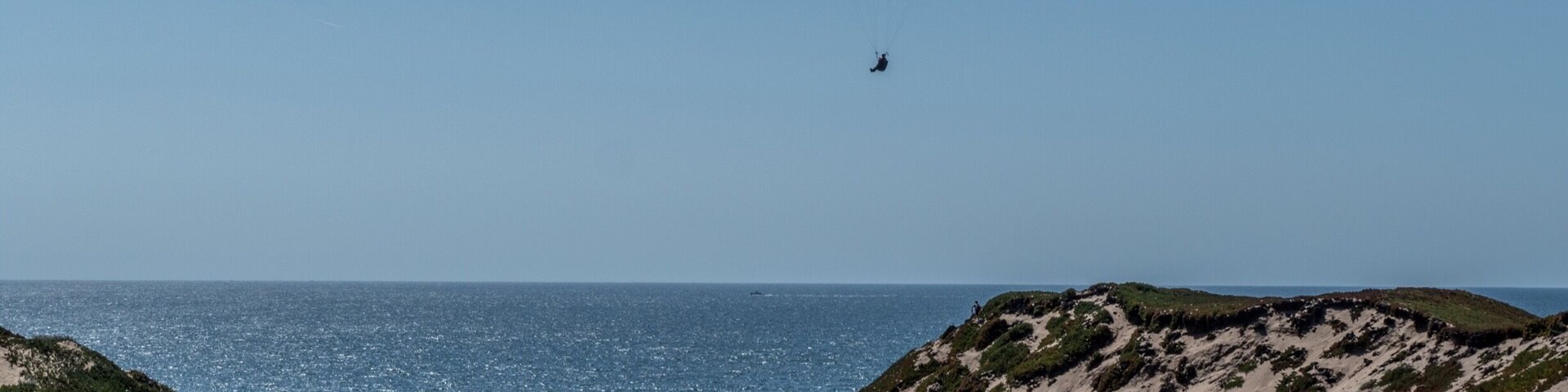Colorful long stretched sand dunes featuring a lot of parachutes.
#beach #beaches #roadtrip #california
