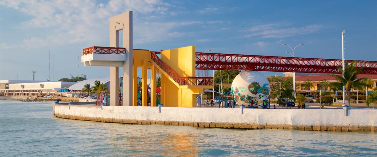 Ciudad del Carmen có tính năng cảng hoặc vịnh