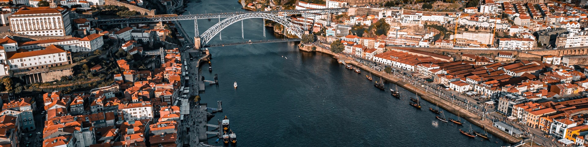 Porto Cidade Rio Douro Pelourinho Portugal Centro Histórico Patrimônio Mundial Ribeira Ponte Luís I Vinho Europa Portuguesa Sé Torre Clérigos Rabelo Turismo Cultural Antigo Caves Vinho Drone Euro