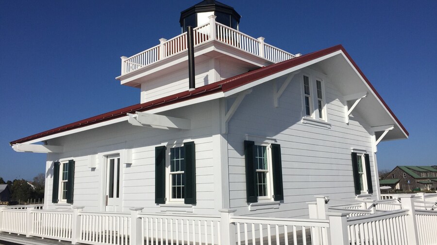 I was here early in the morning. Since I didn't have a boat, and I sure can't walk on water, this was the best I could do at the time. Too much glare from the boardwalk side.