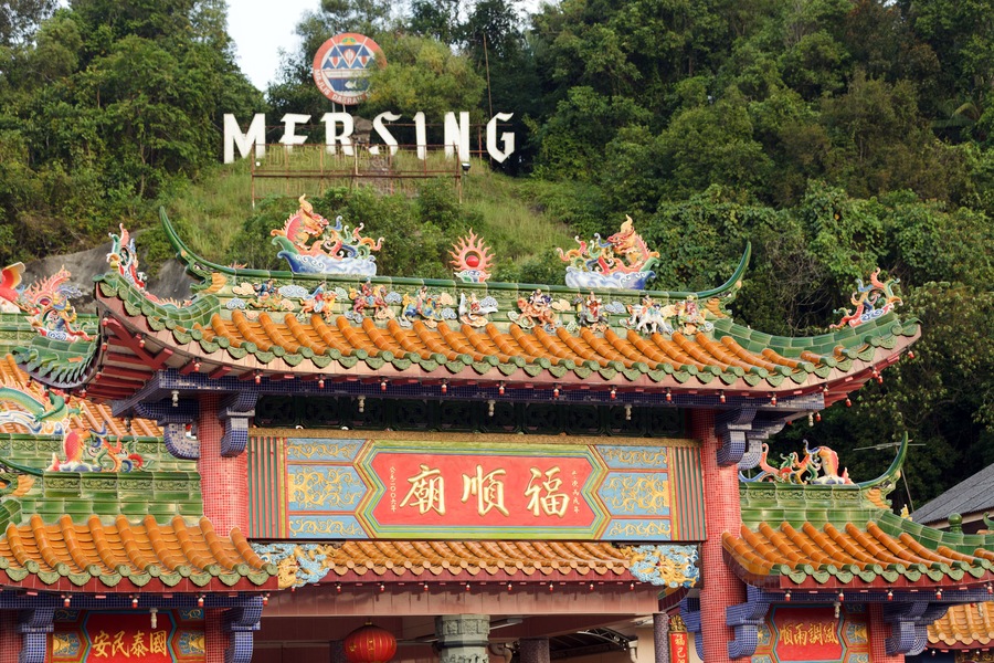 A traditional Chinese building with ornate roof tiles and dragon decorations.
