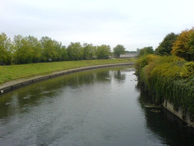 Irwell at Adelphi Looking downstream from the Adelphi footbridge. Having just executed a large meander the river turns to the east and heads for Manchester city centre.