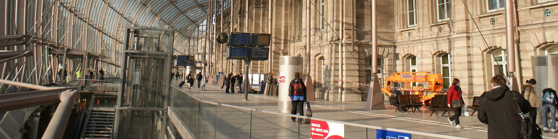 Strasbourg Station, interior of the glass frontage extension, built to extend circulation space for the TGV-Sud services, 3/09.