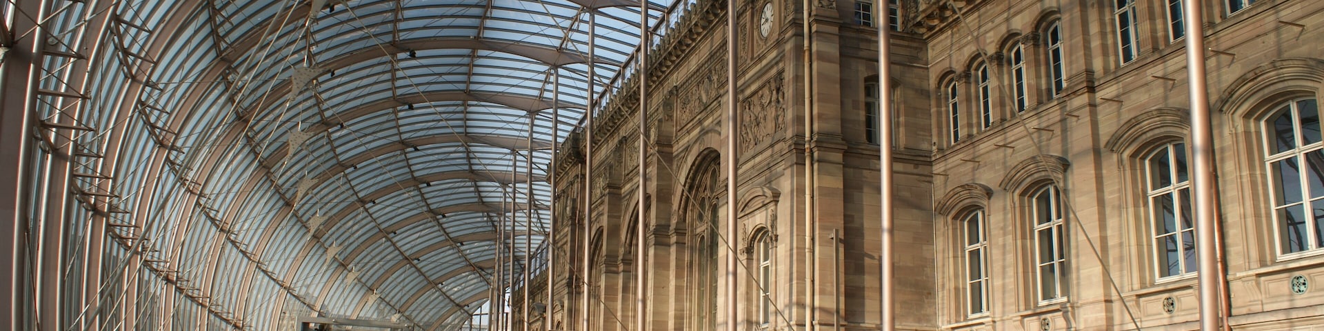 Strasbourg Station, interior of the glass frontage extension, built to extend circulation space for the TGV-Sud services, 3/09.