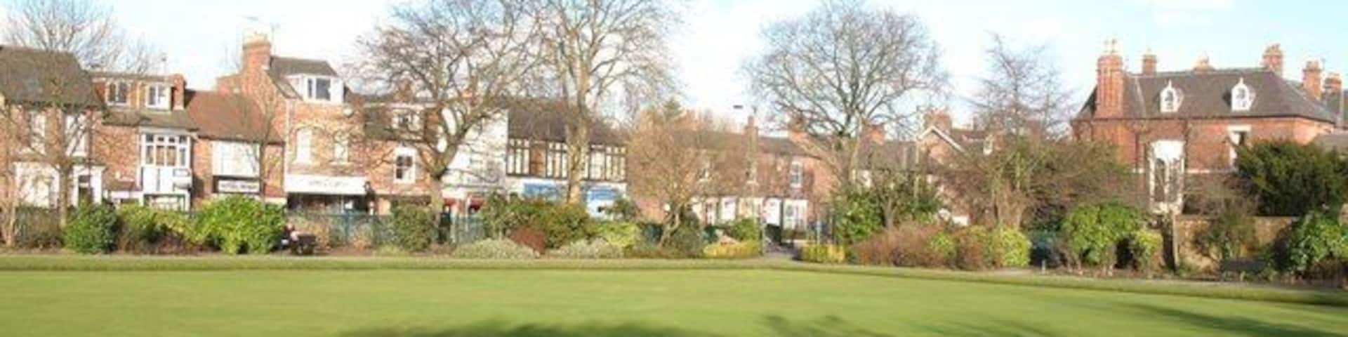 Glen Gardens, York Glen Gardens is a small, traditional park in the suburb of Heworth. It boasts two bowling greens, tennis courts and rose gardens, and appears to be relatively free of vandalism.