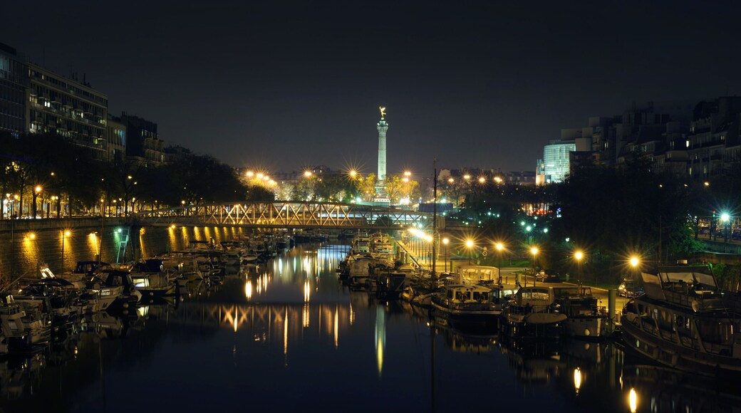 Place de la Bastille de nuit - Paris