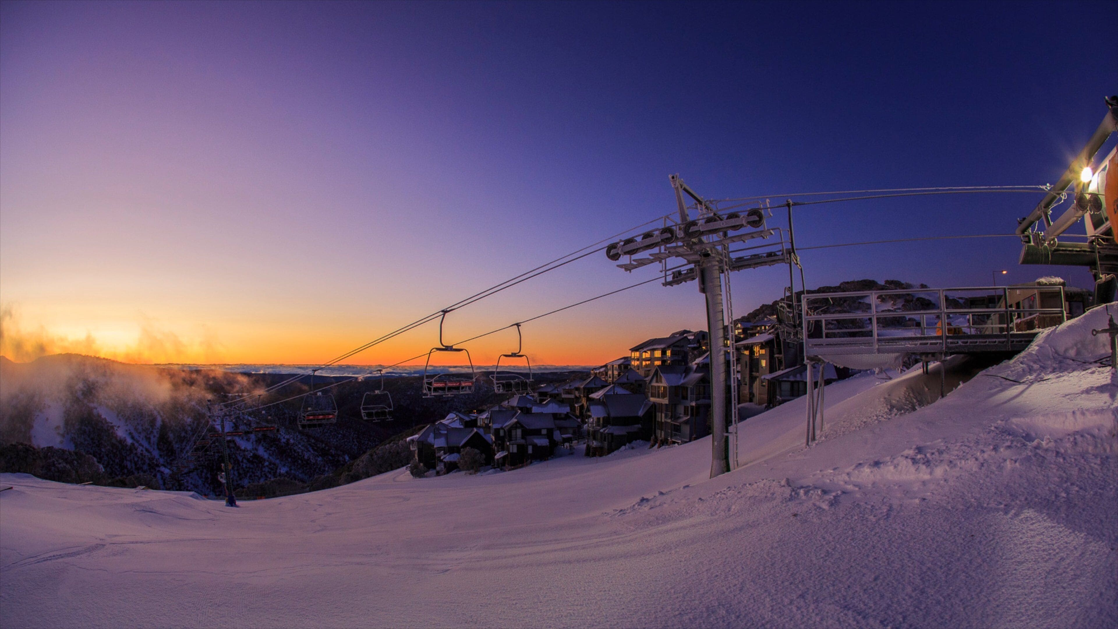 賀騰高地 其中包括 夕陽, 下雪 和 纜車