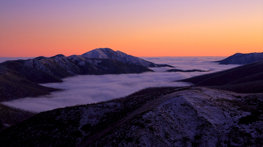 賀騰高地 其中包括 下雪, 夕陽 和 山