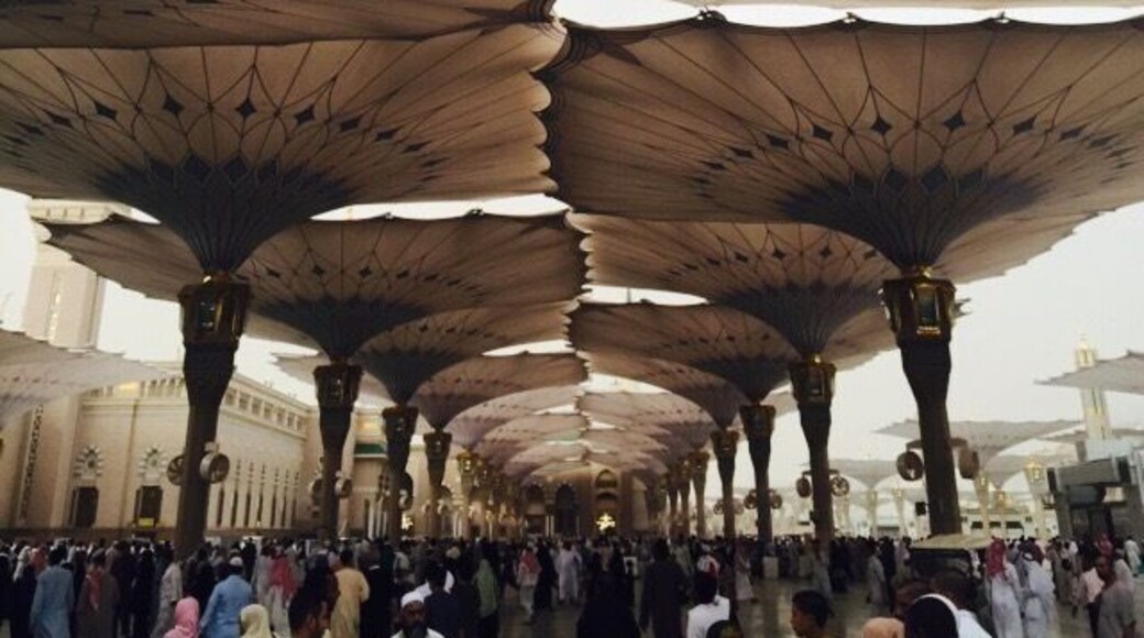 Protection from the heat and sun at the Mosque of Prophet Mohammad, peace be upon him.