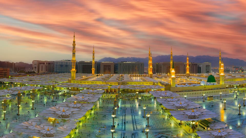 This Holy masjid located in the city of Madinah in Saudi Arabia. It is the one of the largest mosque in the world It is the second holiest site in Islam after Mak