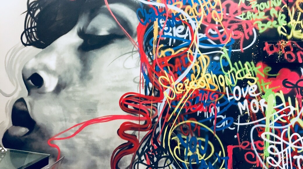 Beware trying to iron out all your quirks, perceived flaws and doubts. It's often these things that help you find strength, compassion, empathy for others
and heart.
- Rasheed Ogunlaru #art #nammabengaluru #shakeitup #happinessandfood