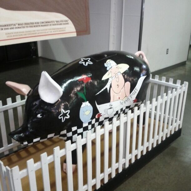 Hamrietta, a giant piggy bank.