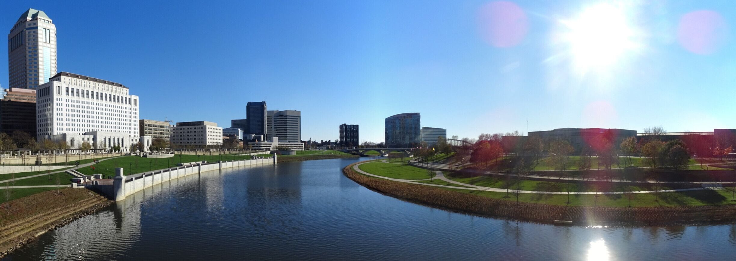 The view looking south from the Broad St. bridge showing the infill of new green space along the Scioto River.
The Scioto Greenways project consisted of three primary components:
1) removing the Main Street Dam,
2) restoring the Scioto River channel,
3) creating 33 acres of new green space.