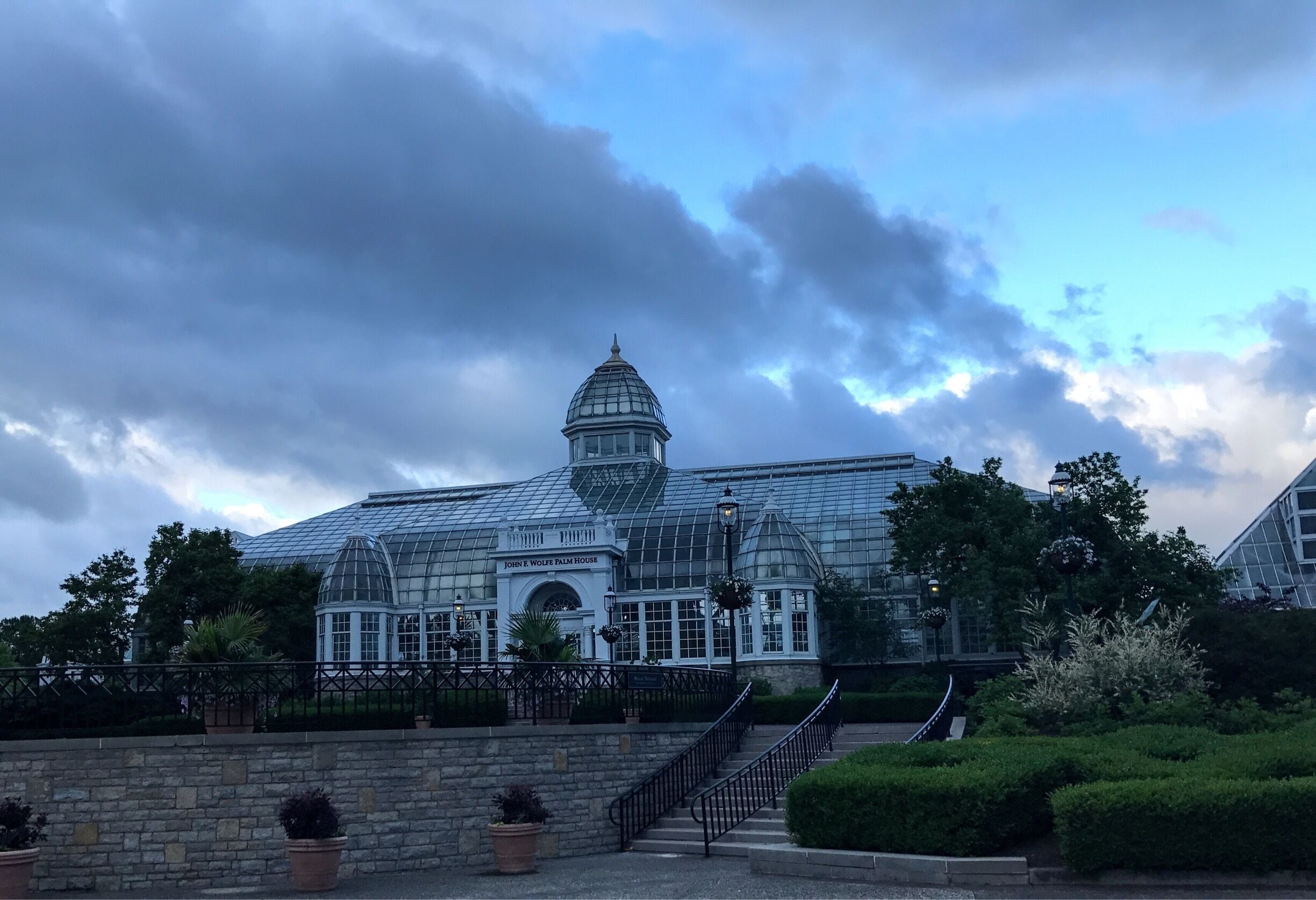 This is such peaceful and beautiful place to shoot. 
#conservatory  #lifeatexpedia #sky #details 