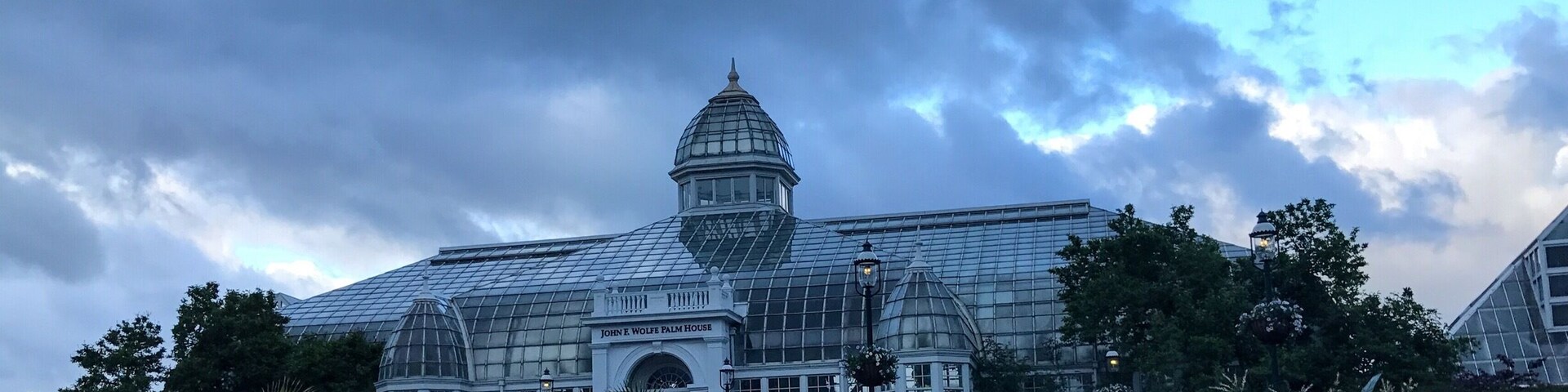 This is such peaceful and beautiful place to shoot.
#conservatory #lifeatexpedia #sky #details