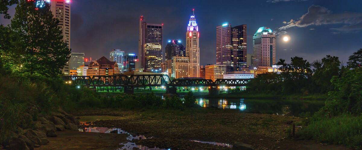 Full moon rising over Columbus Ohio