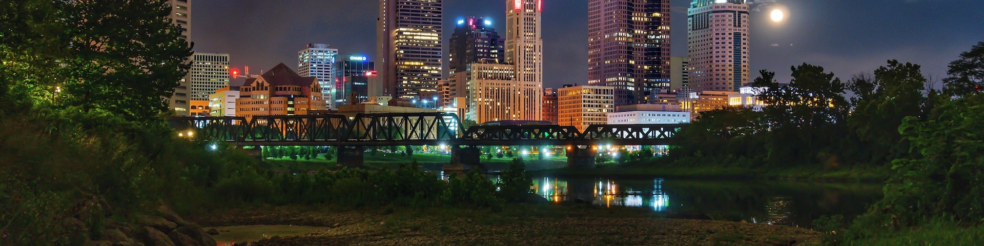 Full moon rising over Columbus Ohio
