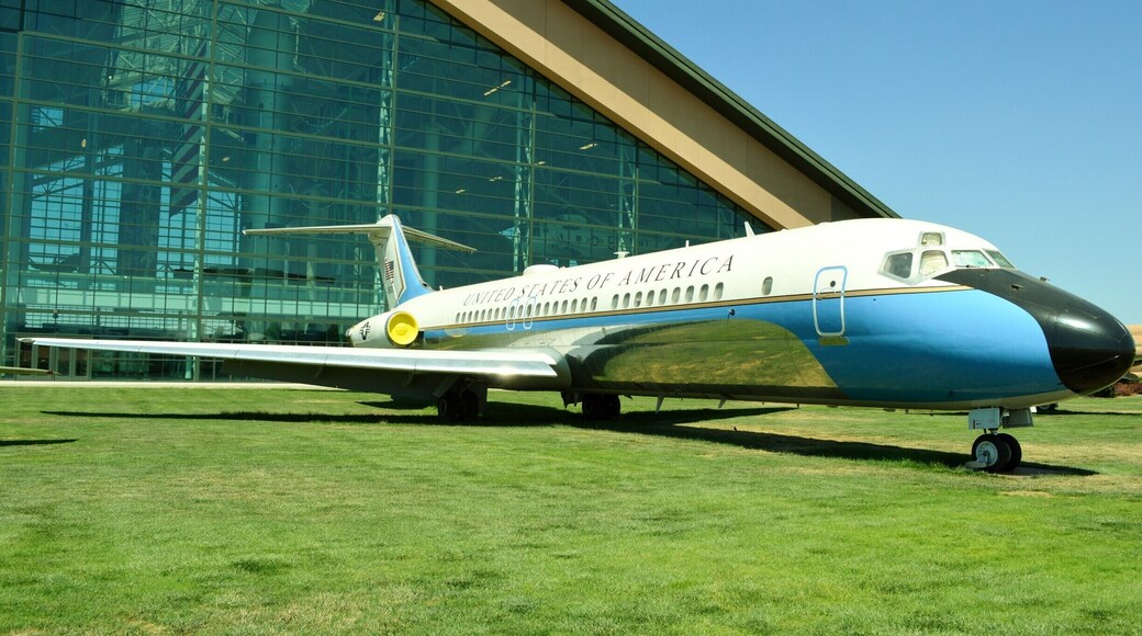 Outstanding museum! This museum has loads of great aircraft including G2's, DC9's and of course the Howard Hughes H1. Its just a shame the main hangar is tightly packed