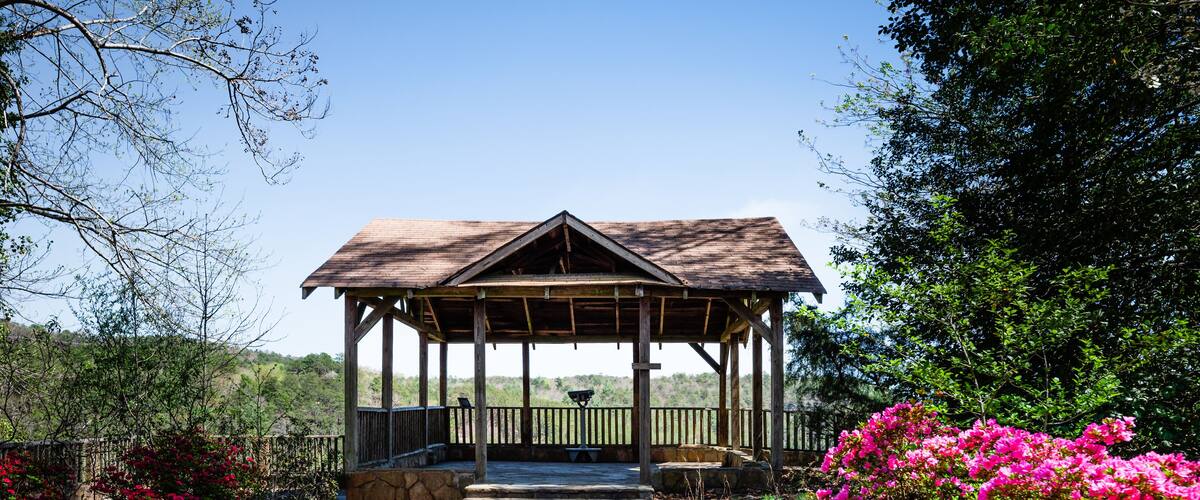 Overlook pavilion surrounded by pink flowers at Tallulah Gorge State Park in Tallulah Falls, Georgia