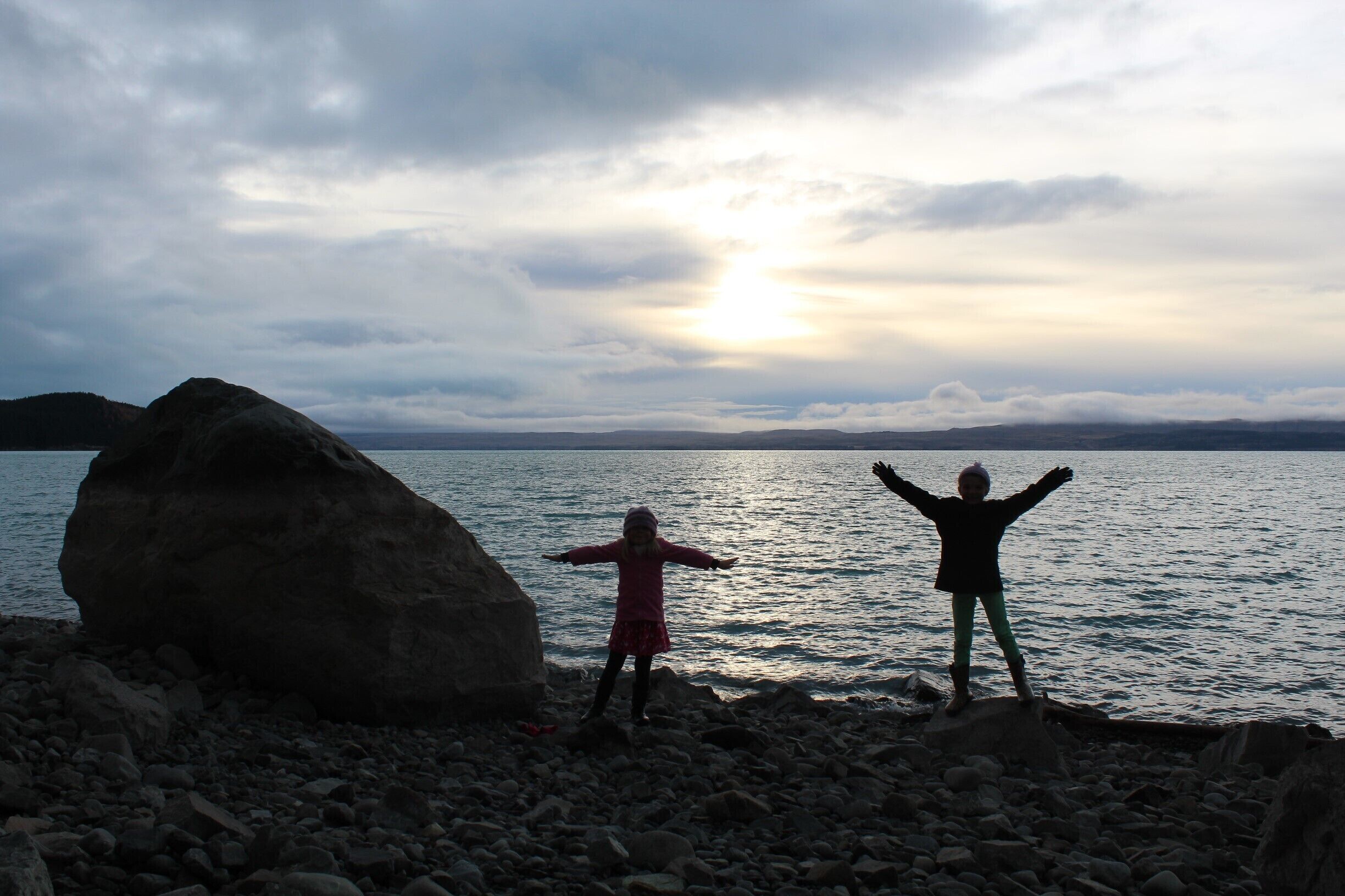 huge boulders along the shores of Lake Pukaki - gorgeous aqua colored water - right from the mountains