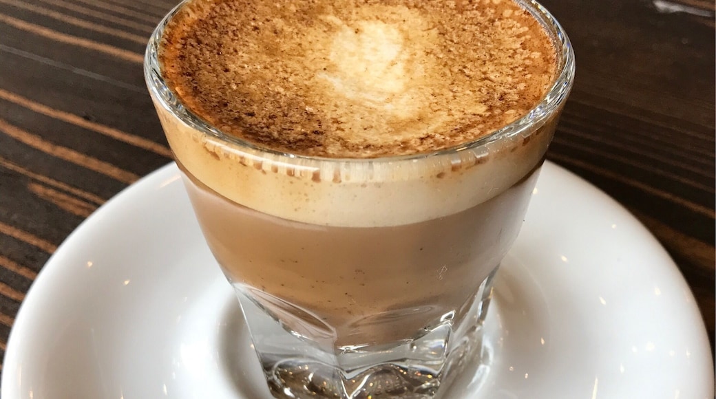 After an educational visit of the country's founding in Philadelphia, take the 35 minute drive to Media; a Philadelphia suburb and recap your top Philadelphia highlights at this brand new coffee shop- Burlap & Bean! They play and support local art and music and have quality ingredients with quality prices. The features drink here is a Cafe Miel (with sweet melissa and raw honey!) #travel #coffee #mediapa #visitpa