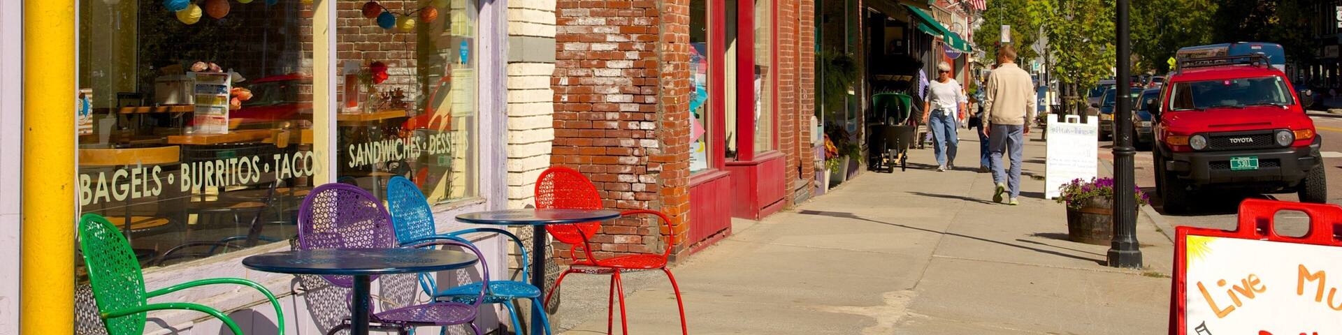 Montpelier showing cafe lifestyle and a small town or village