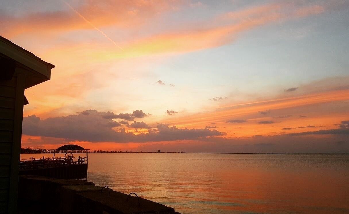 Fairport Harbor is such a beautiful, picturesque place to spend an evening. The food is okay, and if you want to spend an evening drinking, talking and just taking in the view I highly recommend this place.   