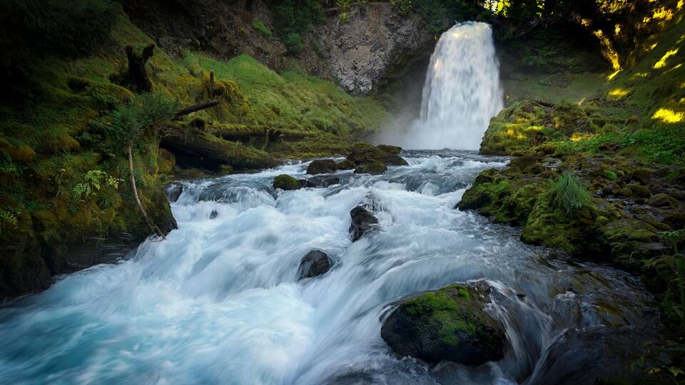 Sahalie Falls Waterfall - Willamette National Forest - Oregon