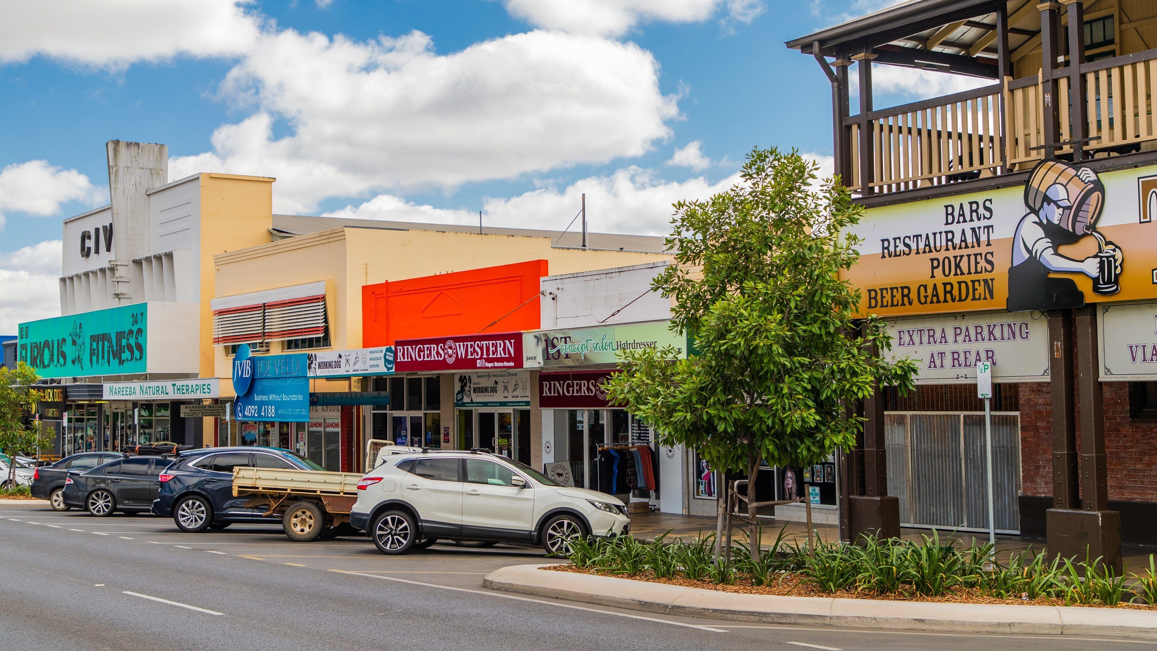 Mareeba showing a small town or village