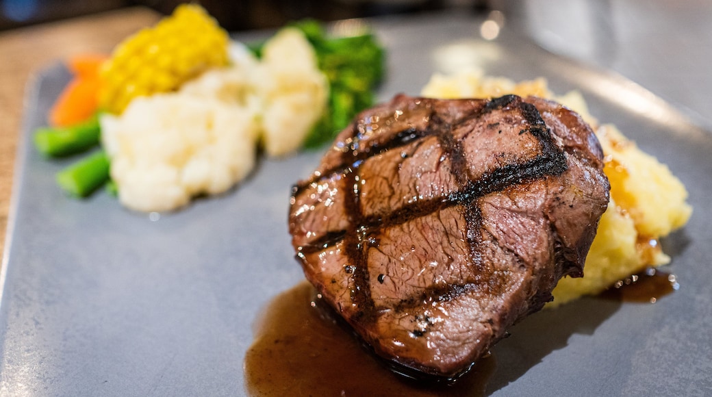 Mareeba showing dining out and food