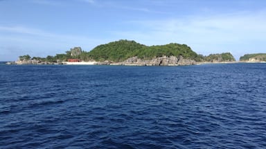 Smooth sailing to Manila...